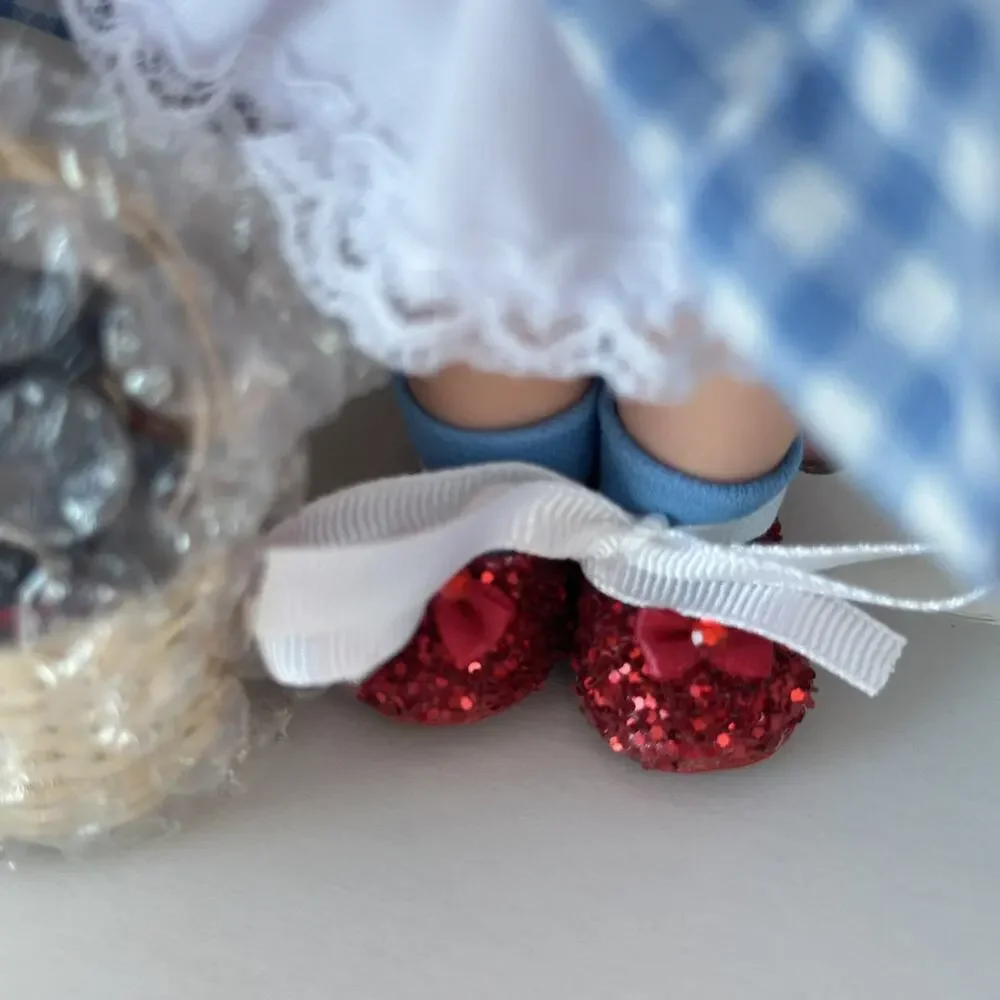 Vintage Y2k Madame Alexander 8” Dorothy Doll w/Toto Basket Wizard of Oz 2002 New